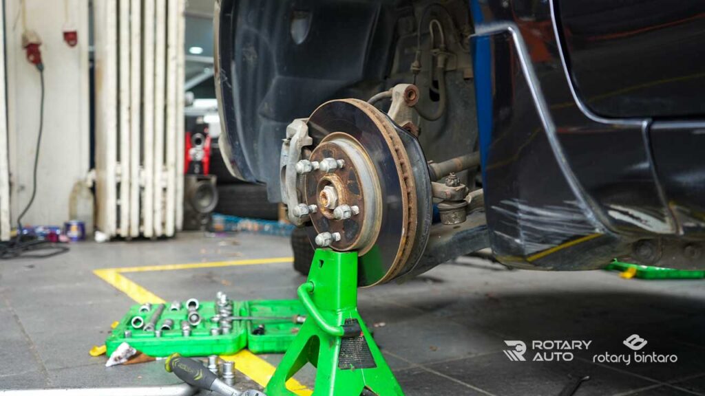 kaki kaki mobil bunyi saat jalan rusak