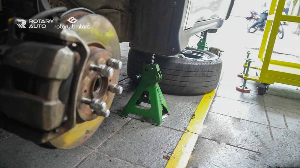 mobil bunyi ngik ngik saat jalan