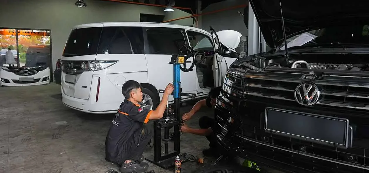 Alat Alat Bengkel Mobil (2) Alat Alat Bengkel Mobil (2)