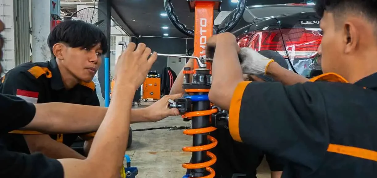 Spesialis Kaki Kaki Mobil dan Per Mobil Terbaik (2) Spesialis Kaki Kaki Mobil dan Per Mobil Terbaik (2)
